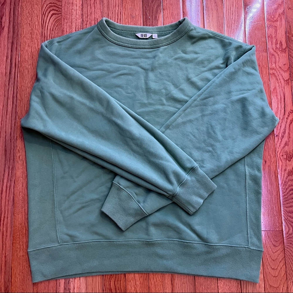Uniqlo green sweatshirt